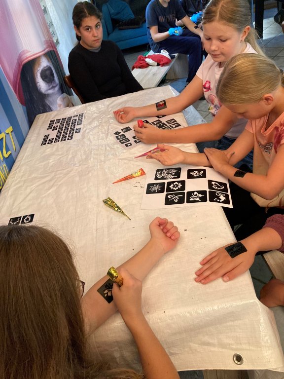 Ferienprogramm 2025 Henna Tattoos 1