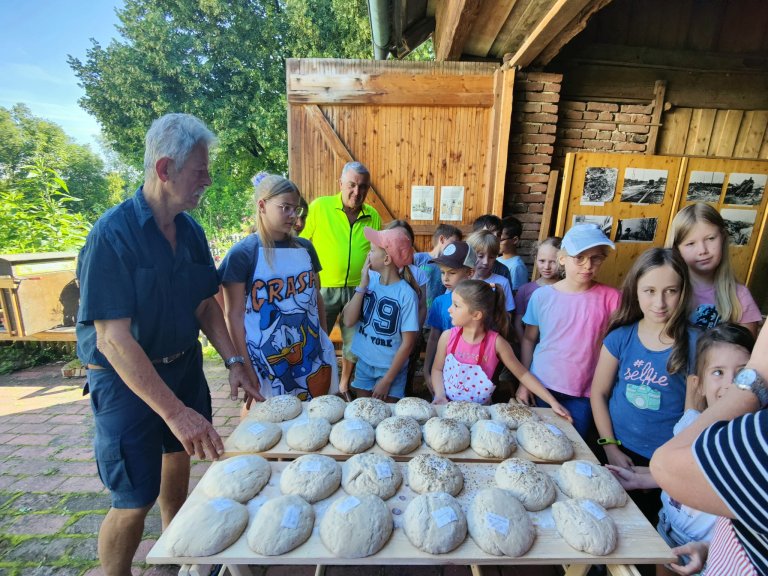 Ferienprogramm 2025_Brotbacken_4